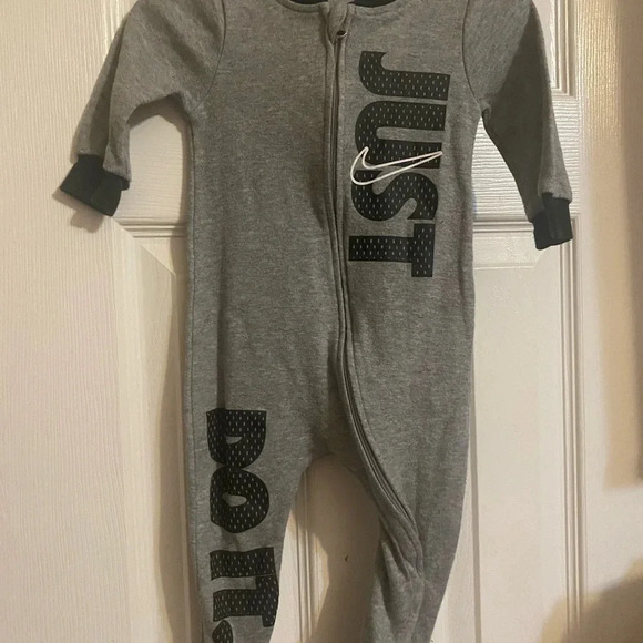 Nike Just Do It Sleeper - Picture 2 of 7